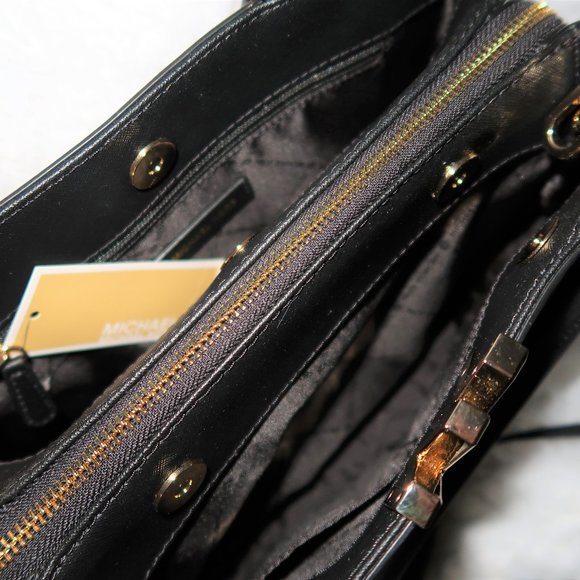 SOLD!!!Michael Kors Florence Satchel - Picture 4 of 9